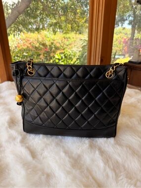 Authentic Vintage CHANEL Black Quilted Lambskin Shoulder Tote Gold Hardware Rare